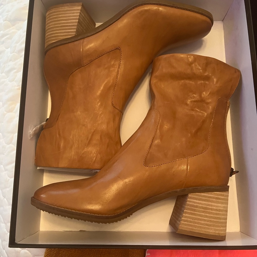 Kelsi dagger size 9 boots BRAND NEW